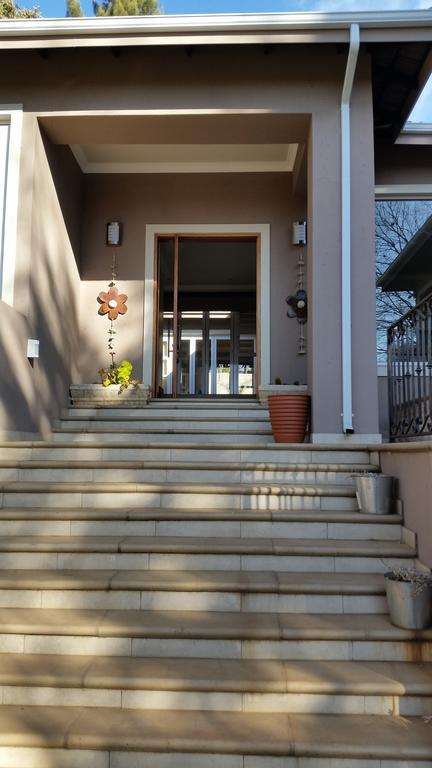 6 On Acacia Bed & Breakfast Johannesburg Exterior photo