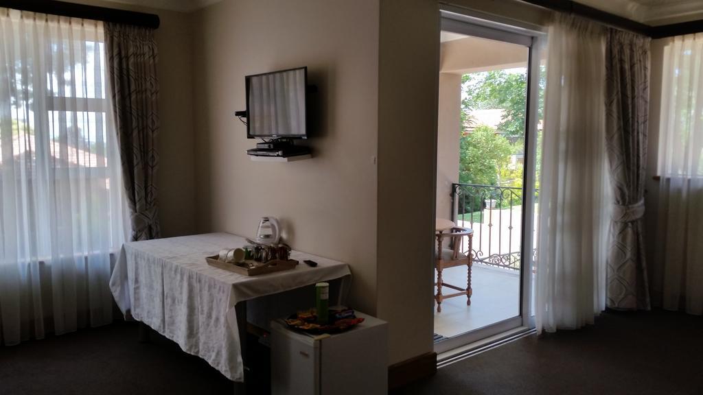 6 On Acacia Bed & Breakfast Johannesburg Exterior photo