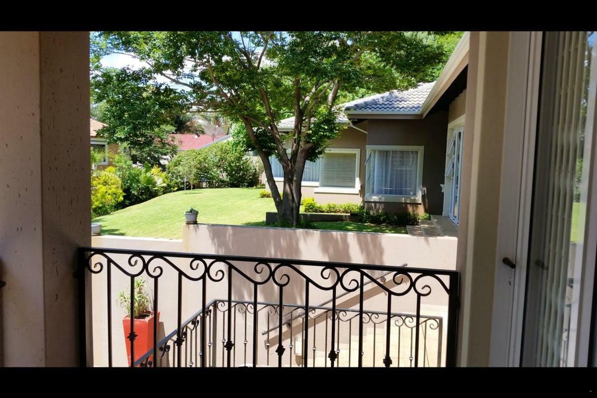 6 On Acacia Bed & Breakfast Johannesburg Exterior photo