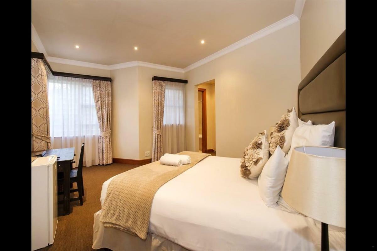 6 On Acacia Bed & Breakfast Johannesburg Exterior photo